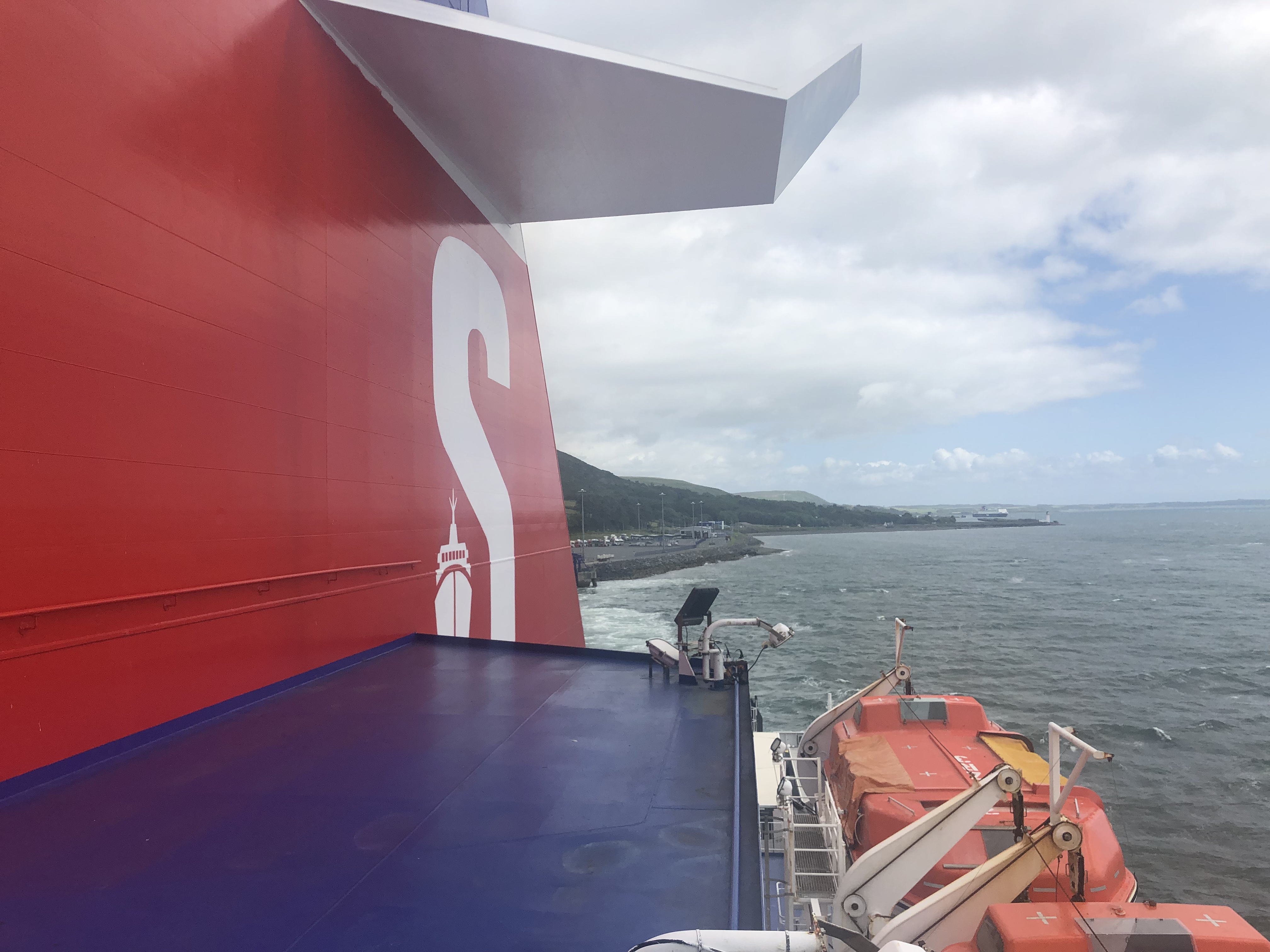 Ferry avec la mer  Ferry avec la mer